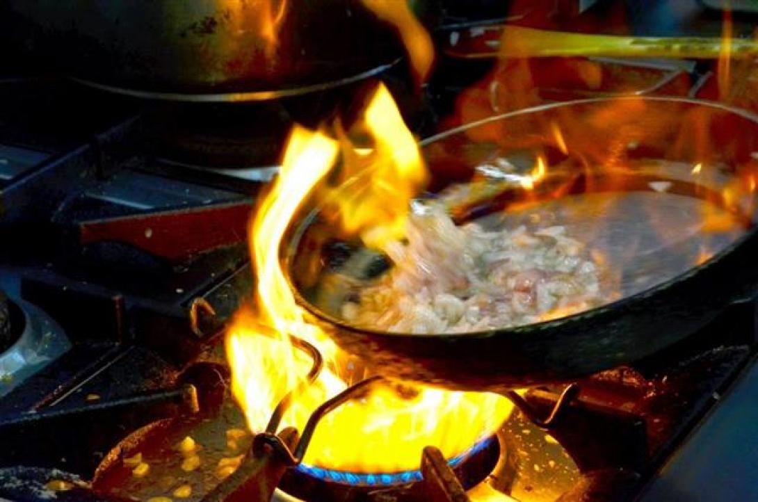 Ηράκλειο: "Αστικές" φωτιές σβήνει από το πρωί η Πυροσβεστική 