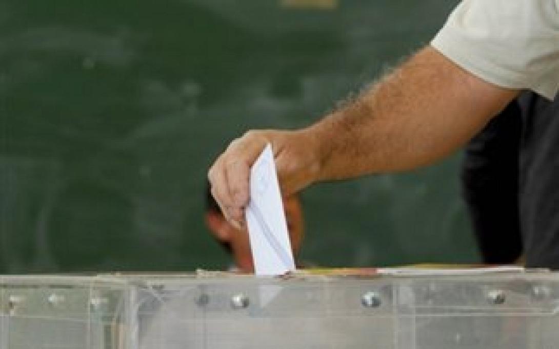 Κλείνει η ψαλίδα ανάμεσα στη ΝΔ και το ΣΥΡΙΖΑ