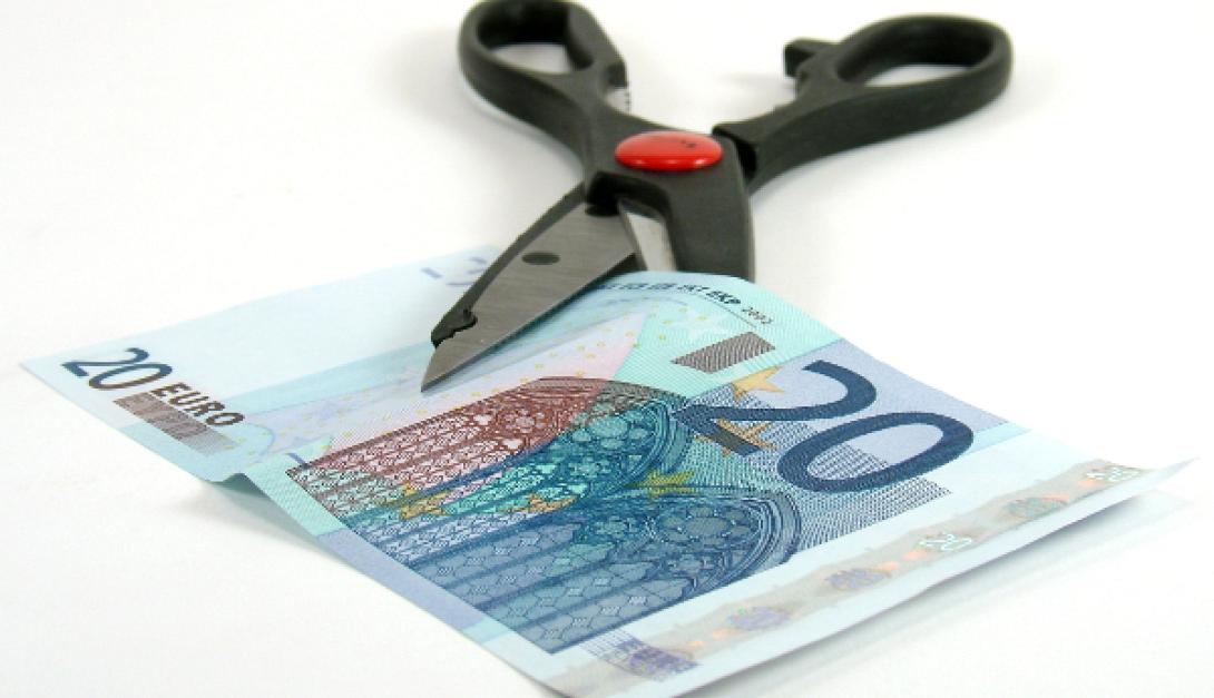 Η τρόικα ζητάει μείωση των κύριων συντάξεων 