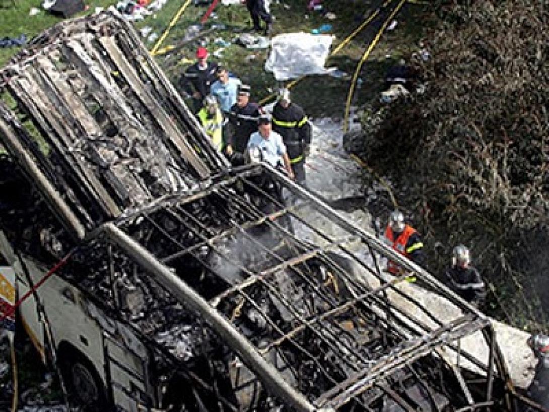 Περού: Τουλάχιστον 23 νεκροί από την πτώση λεωφορείου σε χαράδρα