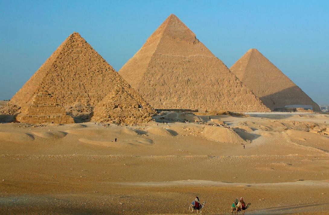 Ένα πολύ όμορφο βίντεο για τις Πυραμίδες και τις κατάρες του Φαραώ