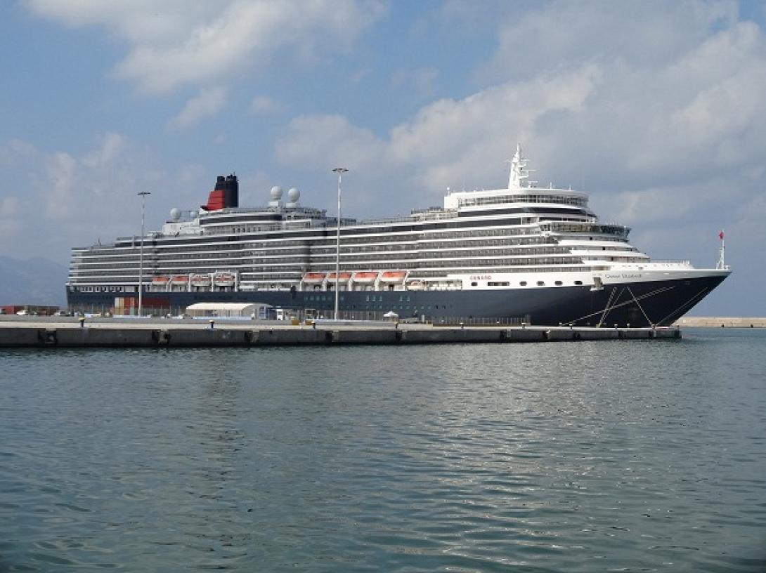 Το "στολίδι των θαλασσών" στο λιμάνι του Ηρακλείου