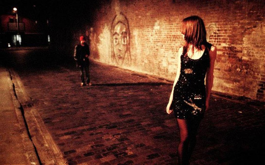 Ηράκλειο: Επιδειξίας επιτίθεται σε γυναίκες στο Μασταμπά!