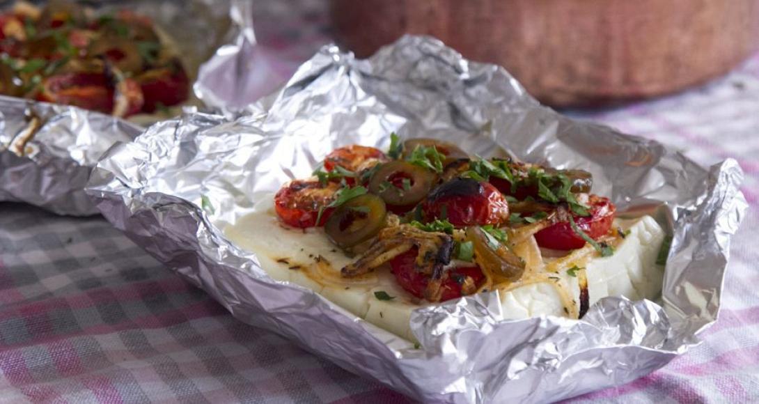 φετα ψητή σε αλουμινόχαρτο.jpg