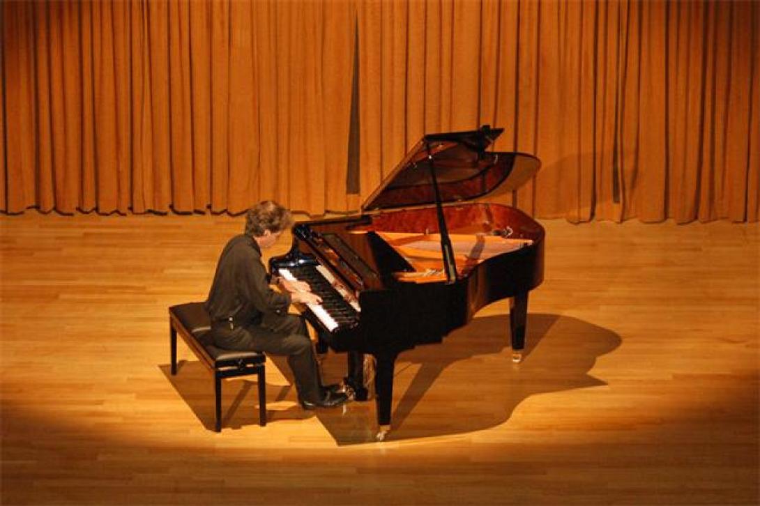 Ρεσιτάλ πιάνου με τον Νίκο Περάκη στην Βασιλική του Αγίου Μάρκου