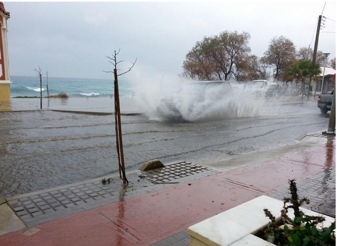 Ολιγόλεπτη νεροποντή πλημμύρισε το Ρέθυμνο!