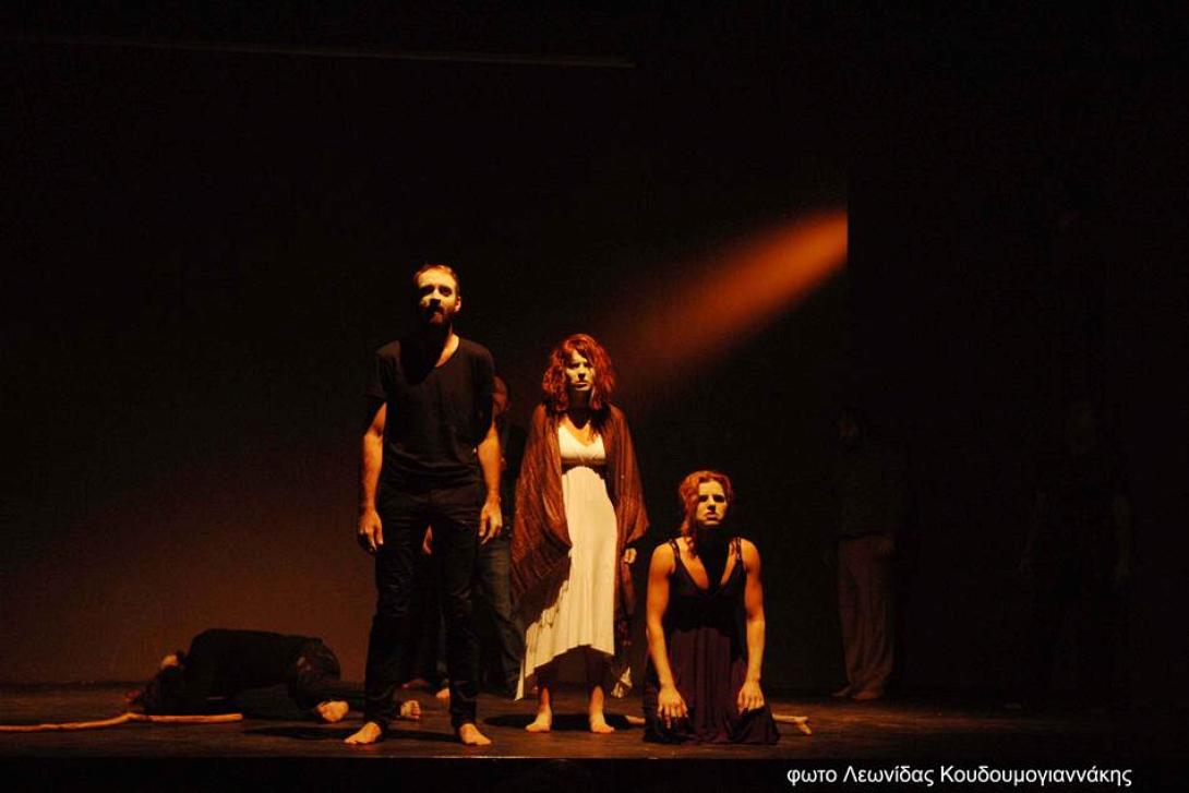 Τελευταίες παραστάσεις για τη βραβευμένη "Κωμωδία" του Νίκου Καζαντζάκη