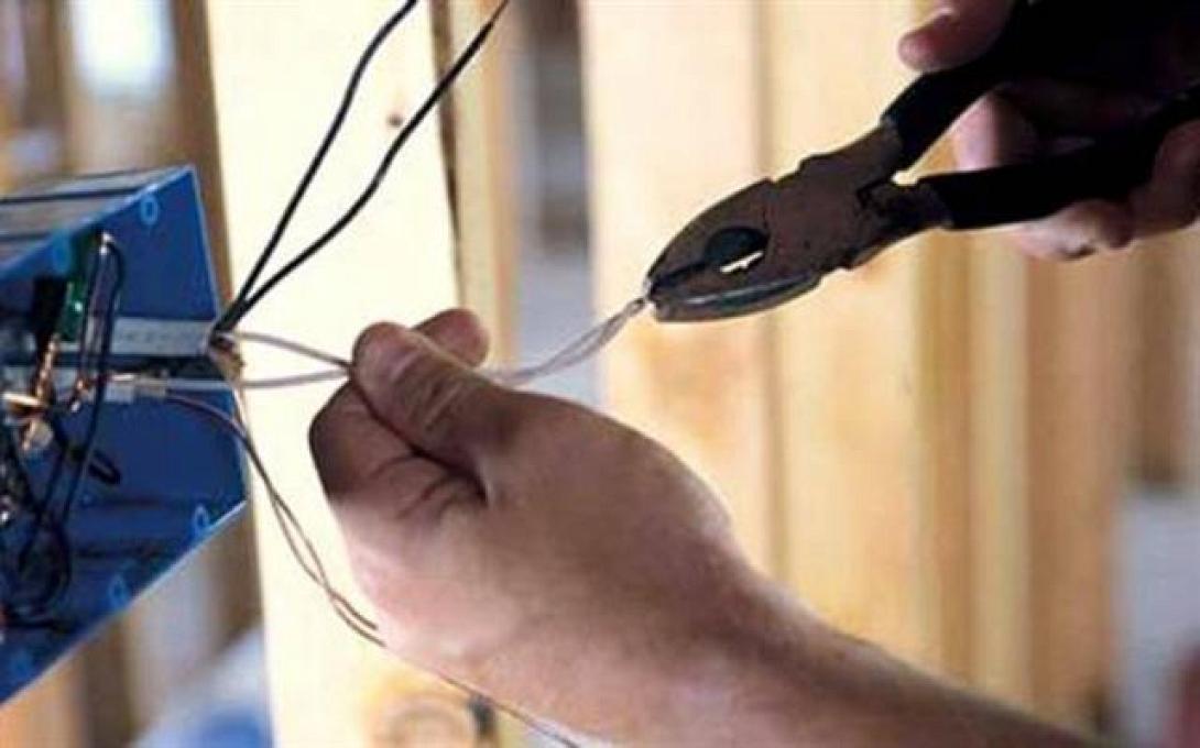 "Κεραυνοβολήθηκαν" από ηλεκτρικό ρεύμα πατέρας και γιος στους Αγ. Δέκα