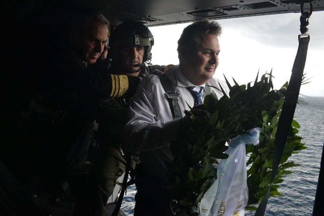 Τουρκικά F-16 "ενόχλησαν" τον Πάνο Καμμένο στη ρίψη στεφάνου στα Ίμια