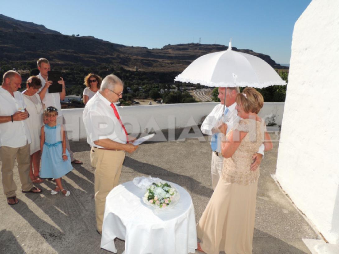 Συγκινητική ιστορία: Τους χώρισαν στα 17 τους και παντρεύτηκαν στα 65 τους (βίντεο)