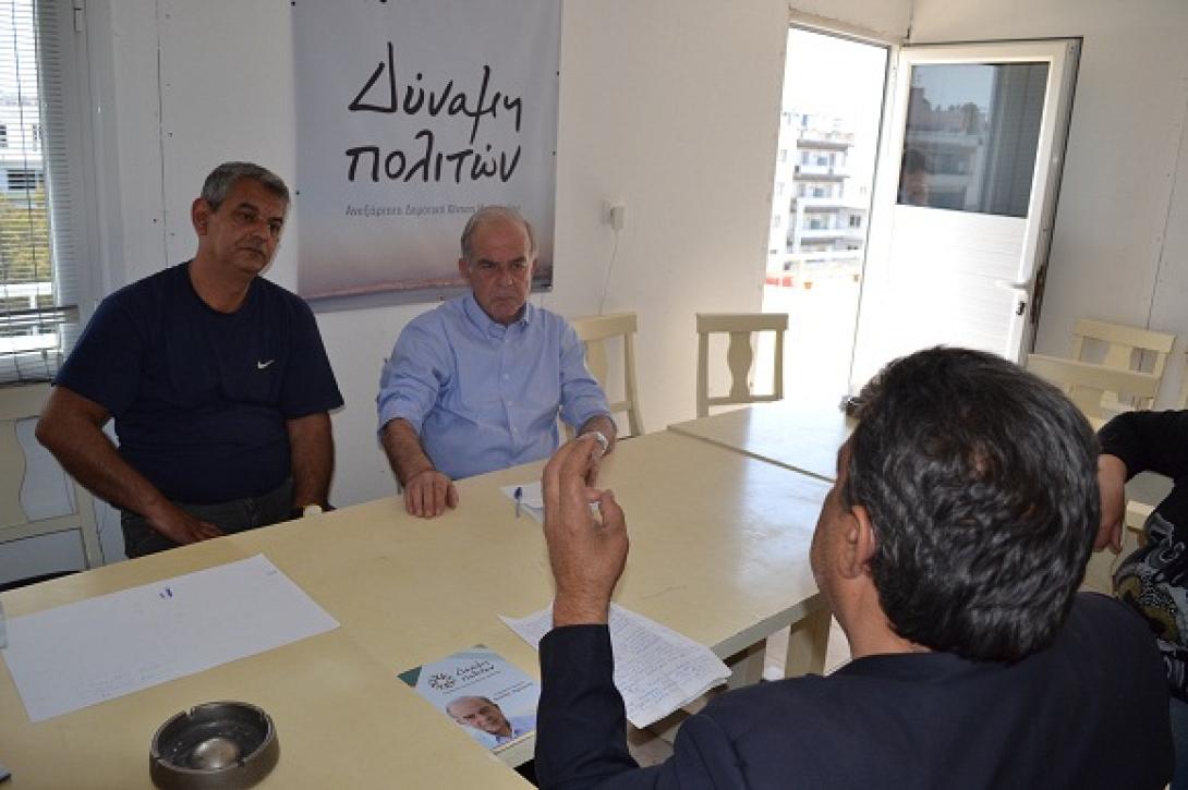 Με εκπροσώπους των Ρομά ο Βασίλης Λαμπρινός 