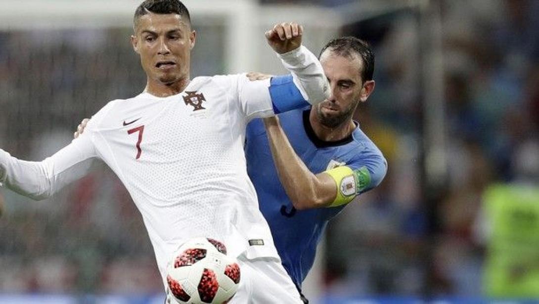 ronaldo-godin-uruguay-portugal.jpg