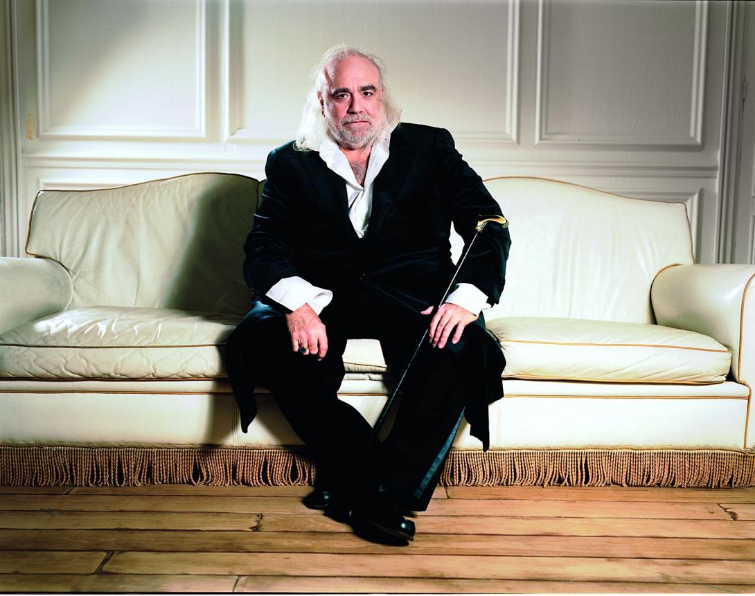 Στην τελευταία του κατοικία στην Αθήνα ο Ντέμης Ρούσσος