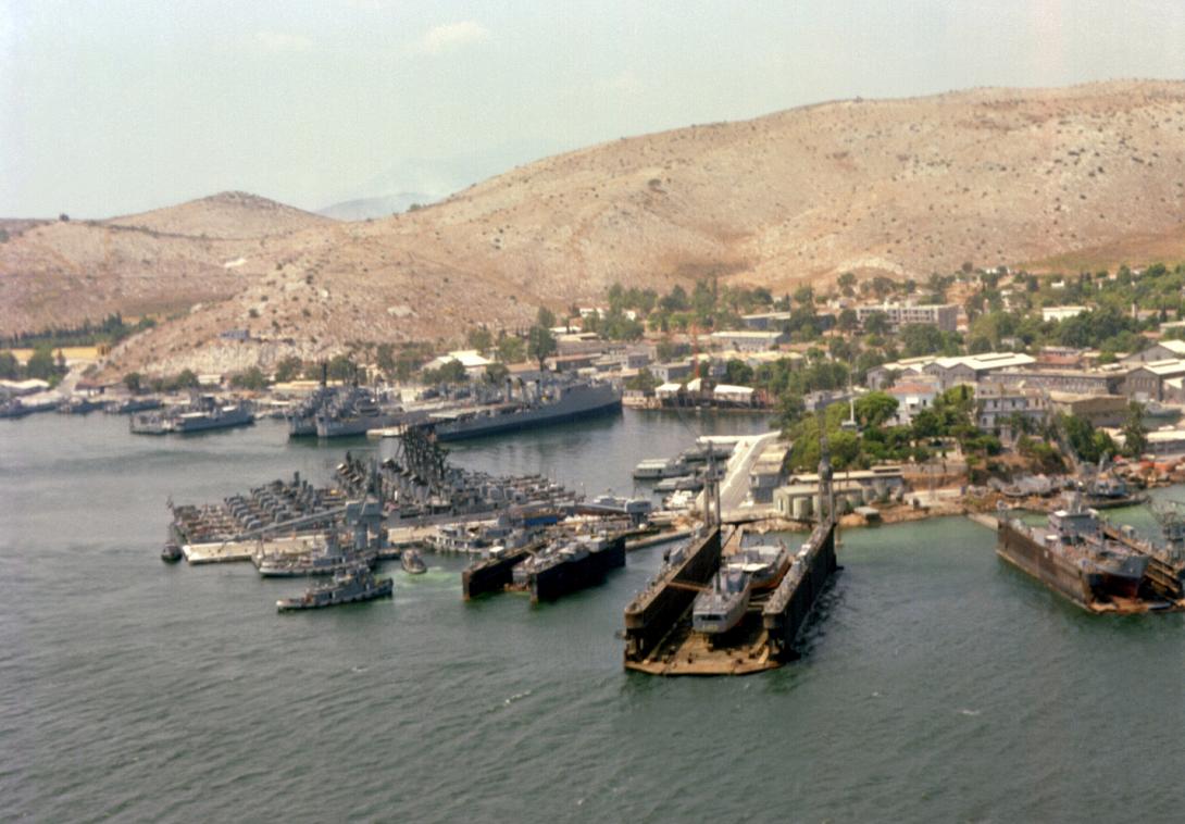 salamis_naval_base_with_fletcher_class_destroyers_1979.jpeg
