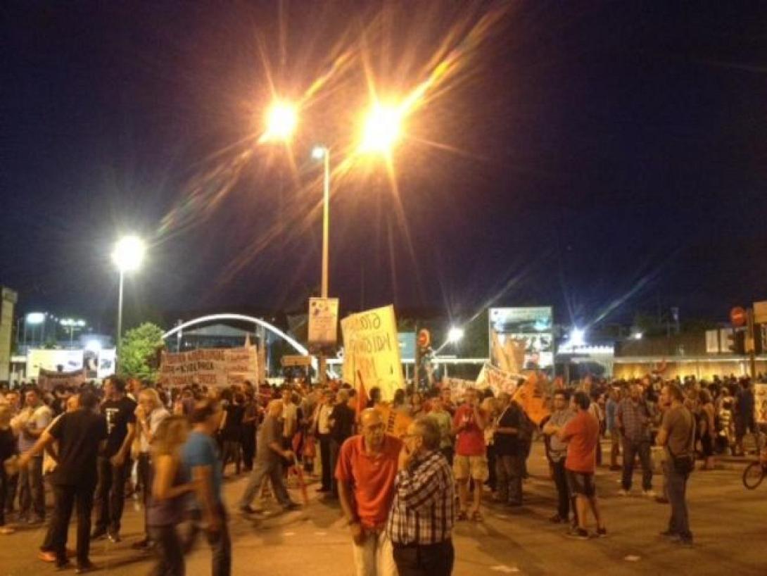 Σε εξέλιξη τα συλλαλητήρια σε Σύνταγμα και Ομόνοια