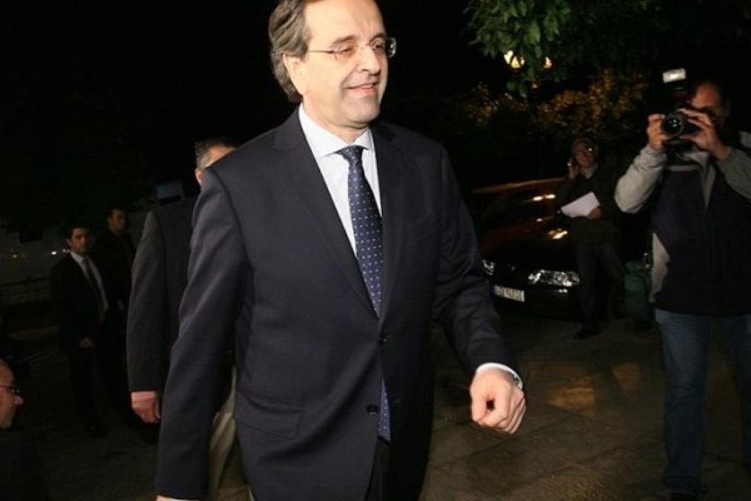 Η βραδυνή βόλτα του πρωθυπουργού, λίγο πριν τον ανασχηματισμό...