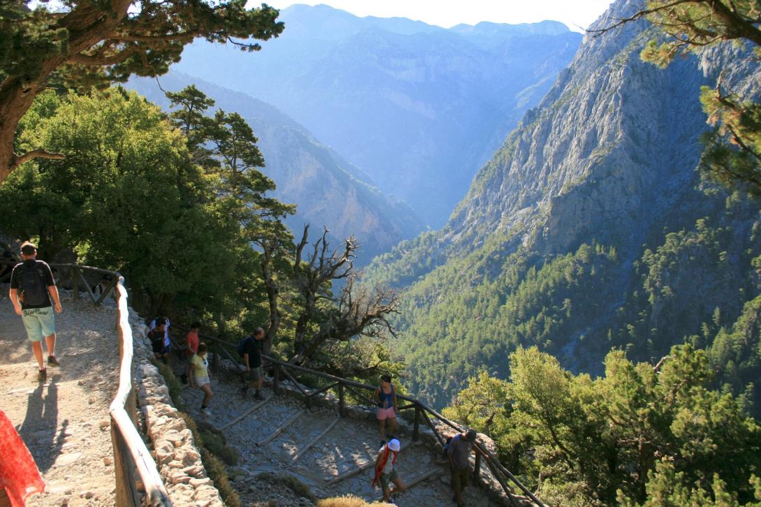 samaria_gorge_from_xyloskalo.jpg