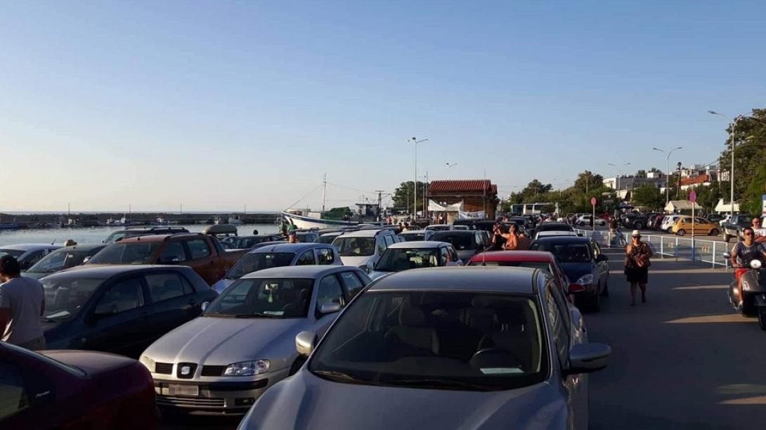 ουρα ταλαιπωρια.jpg