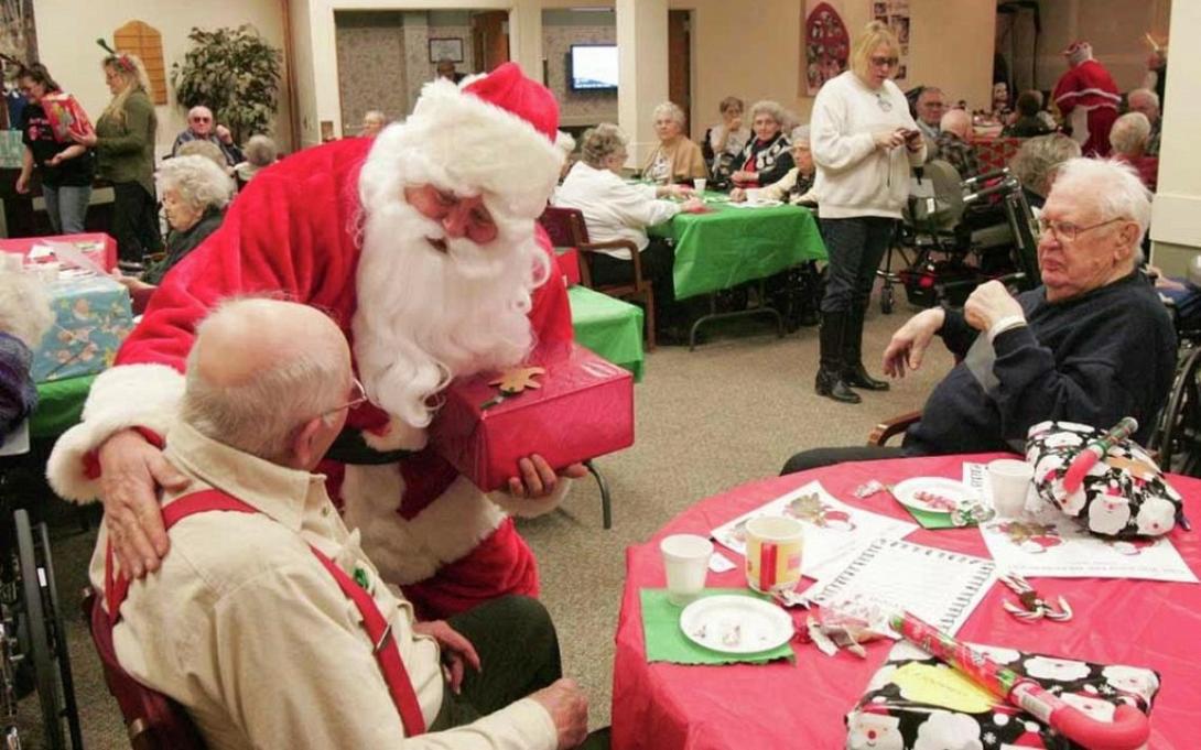 Αγιος Βασίλης σε γηροκομειο