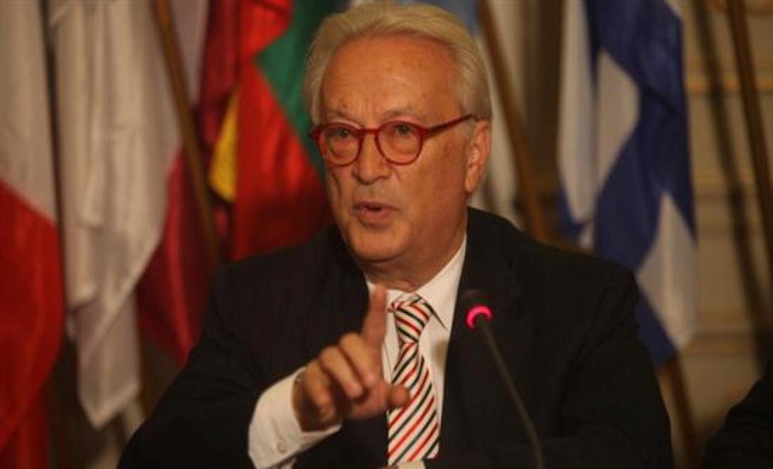 Πρώτη μπουκιά και .. δύσκολα από τον κ. Σβόμποντα