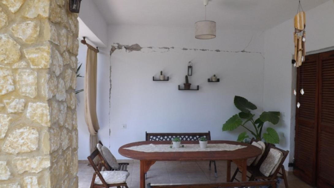 "Μακριά από τα σπίτια σας απόψε" συστήνει στους Κεφαλλονίτες ο Καθηγητής Παπαζάχος 