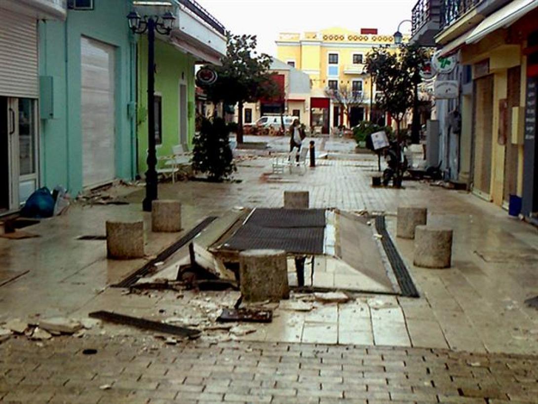 Σεισμόπληκτη κηρύχθηκε η Κεφαλλονιά - Δραματικές στιγμές ζουν οι κάτοικοι