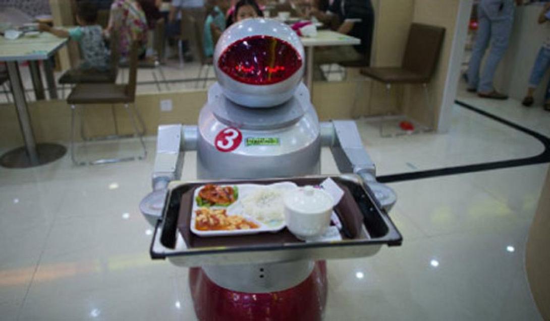 Σερβιτόροι ρομπότ σε ένα high tech εστιατόριο! (βίντεο)