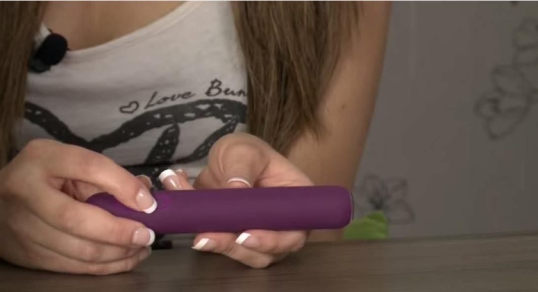 Sex selfie stick: δονητής με.. κάμερα για selfie!