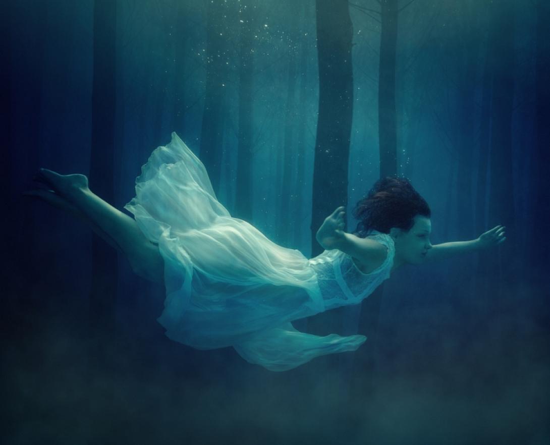 γυναίκα στο νερό