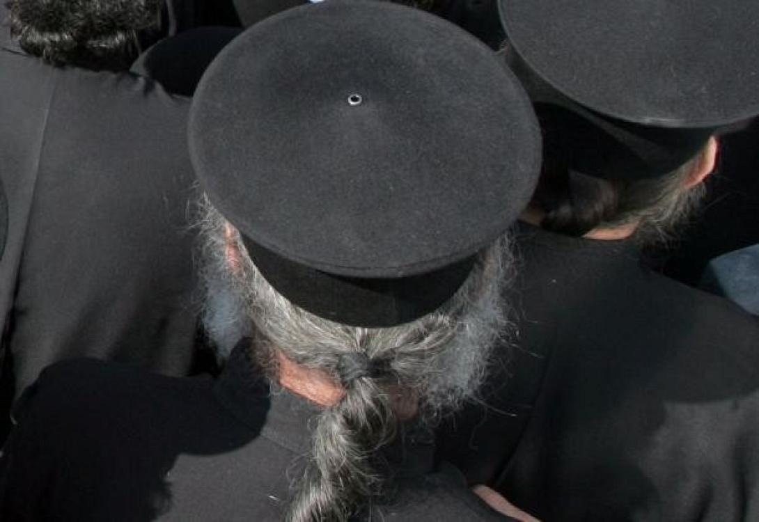 Θεσσαλονίκη: Παρίστανε τον ιερέα και άδειαζε αυτοκίνητα