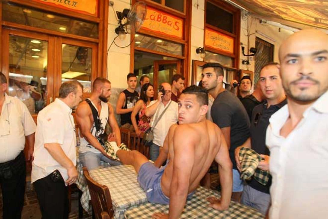 Αποζημίωση θα ζητήσει ο τουρίστας που τραυματίστηκε κατά τη σύλληψη του Μαζιώτη