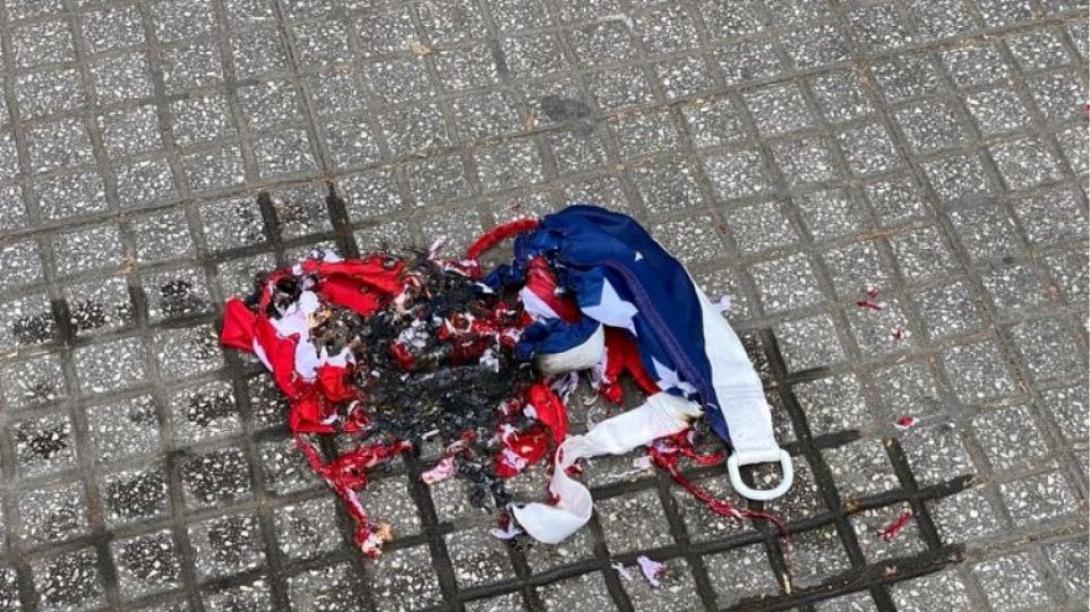 εκαψαν τη σημαία των ΗΠΑ