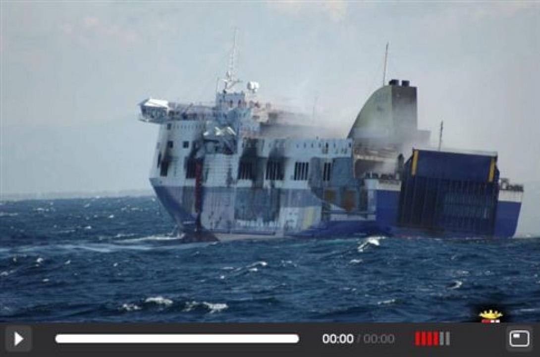 Το μοιραίο πλοίο παραμένει στο ίδιο σημείο