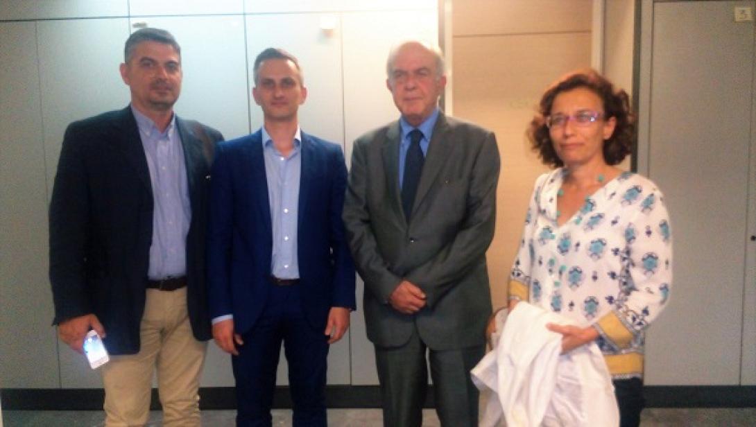 συνάντηση τειχη