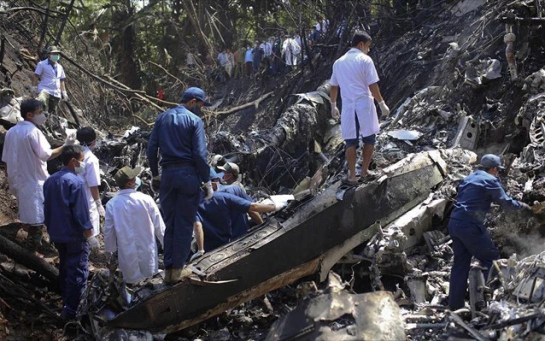 Συντριβή στρατιωτικού αεροσκάφους στη Γαλλία - Τουλάχιστον ένας νεκρός