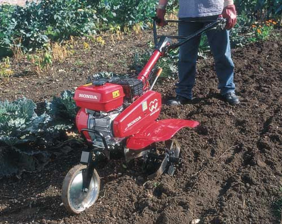 Στις φλόγες σκαφτικό μηχάνημα στο Ρέθυμνο