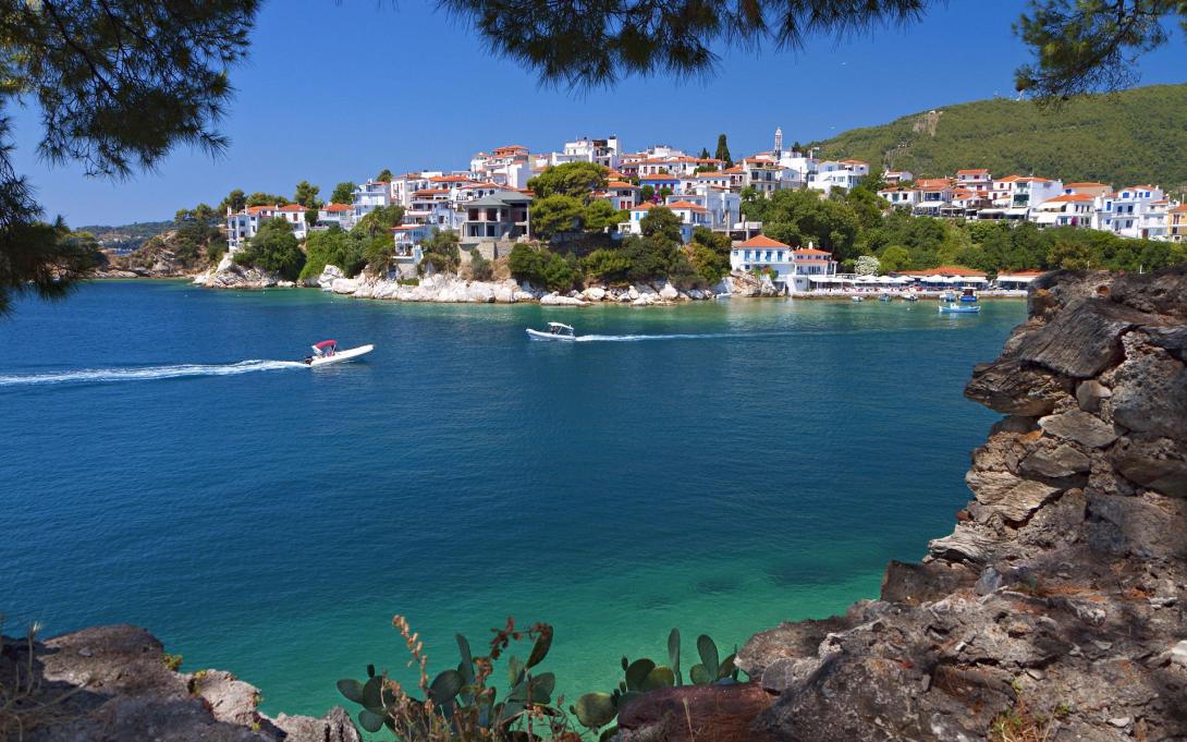 skiathos-island-view-of-plakes-area.jpg