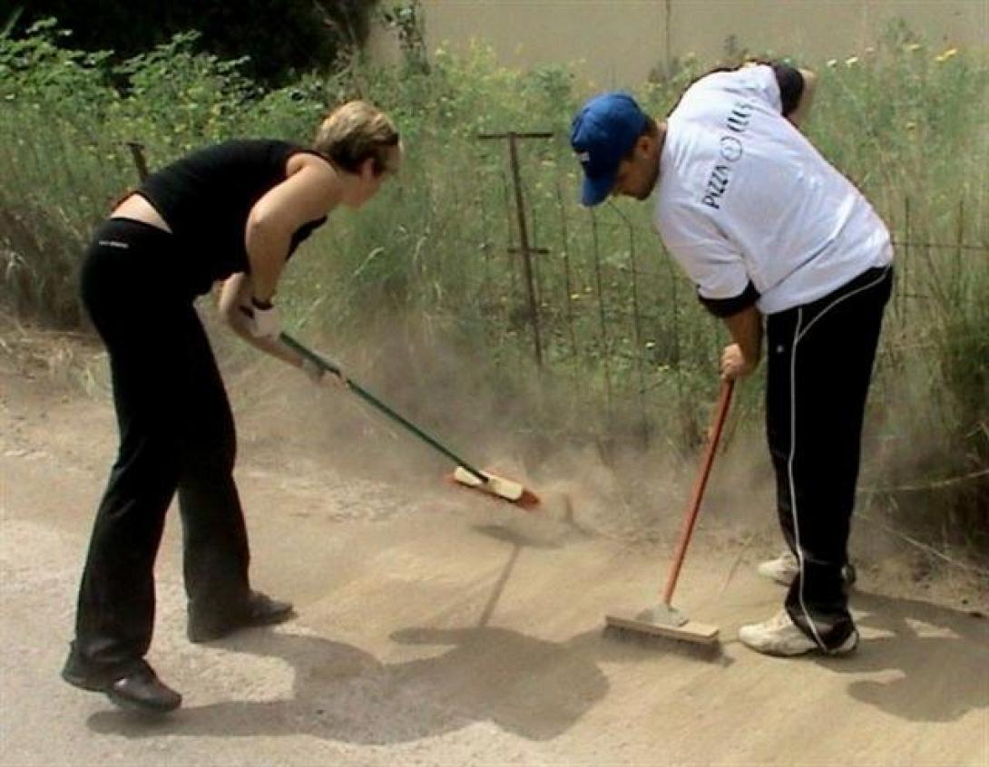 Επιχείρηση "Καθαρά Καλέσα": Μικροί και μεγάλοι έπιασαν τις σκούπες!