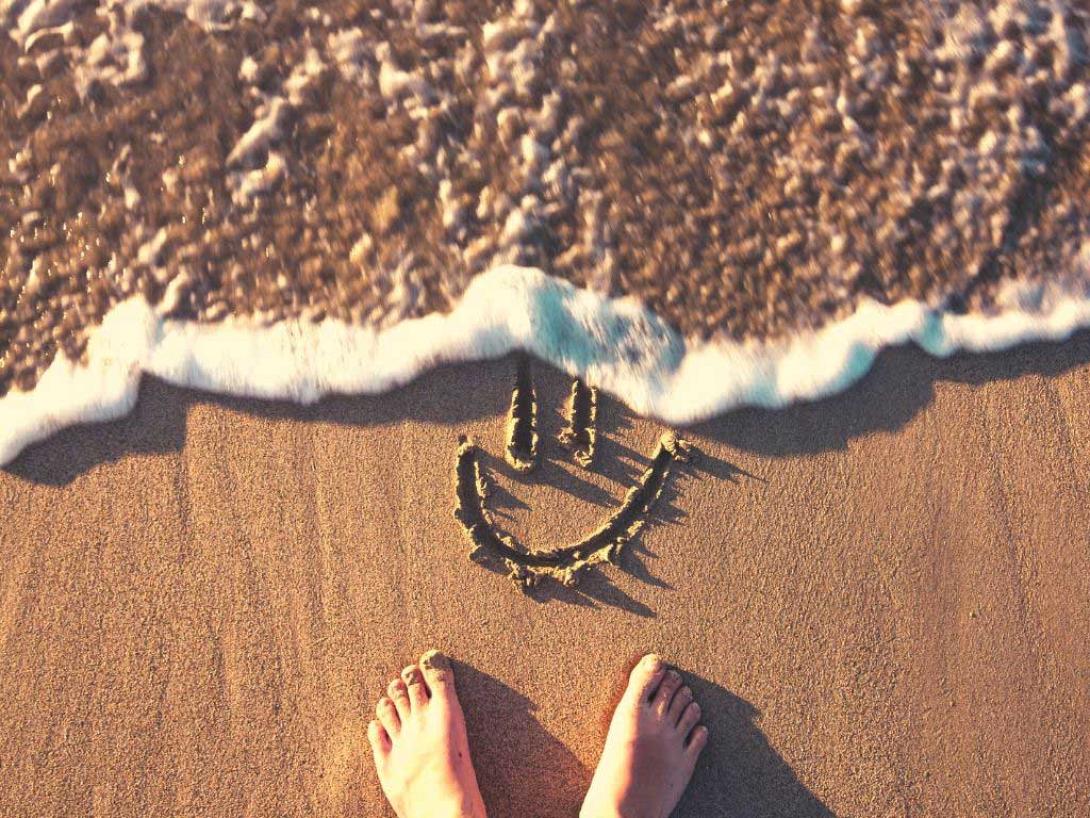 ευτυχία-θάλασσα-άμμος