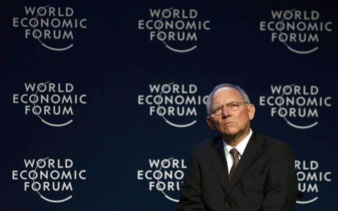 Εύσημα αλλά και επιφυλάξεις από τον Σόιμπλε