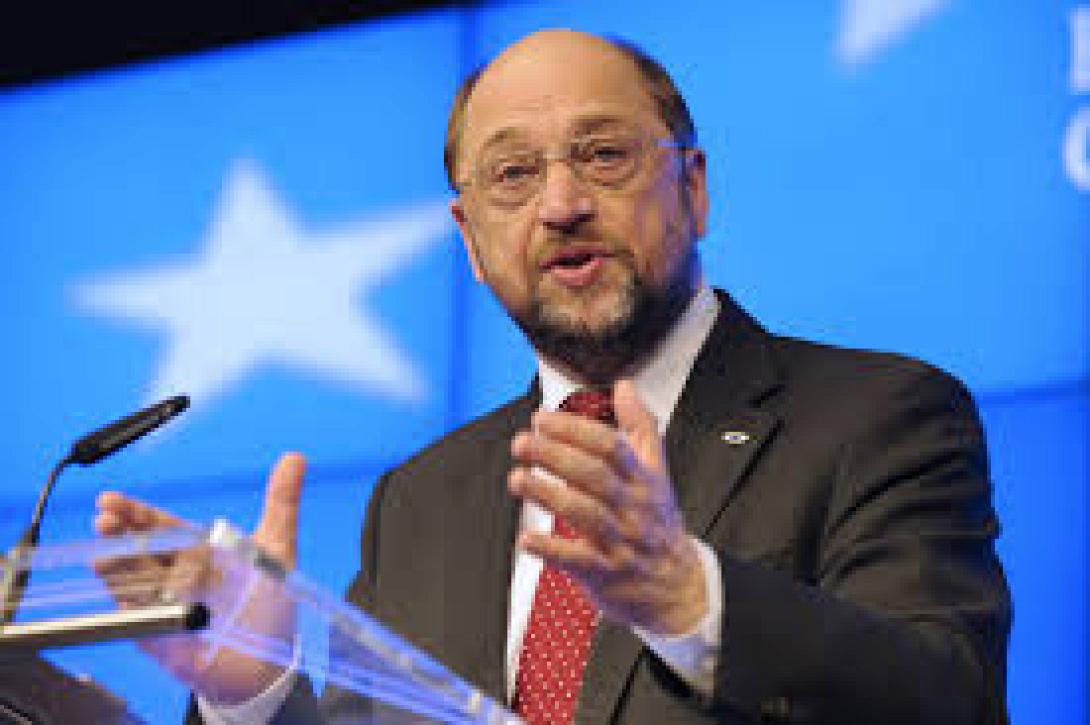 Σουλτς: "Θα βοηθήσουμε την Ελλάδα να πάρει πίσω τα λεφτά, που έφυγαν έξω"