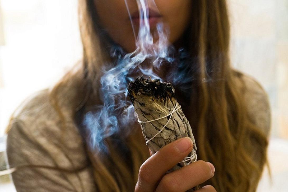 ενεργειακός καθαρισμός με φασκόμηλο