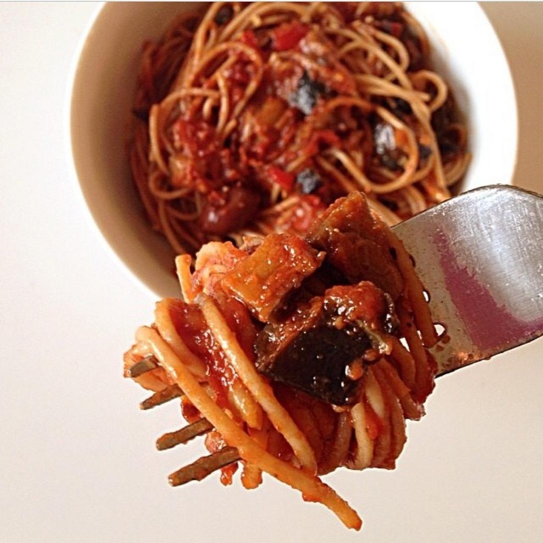 Μακαρόνια με σάλτσα μελιτζάνας