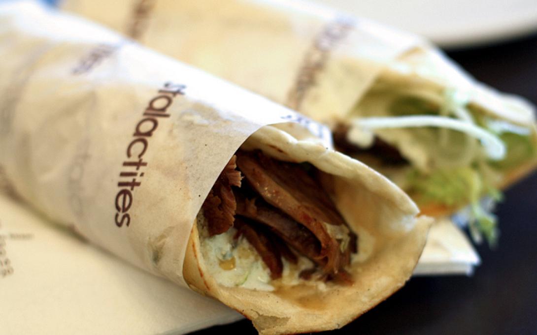 Stalactites: Το ελληνικό σουβλατζίδικο που κάνει θραύση στην Αυστραλία