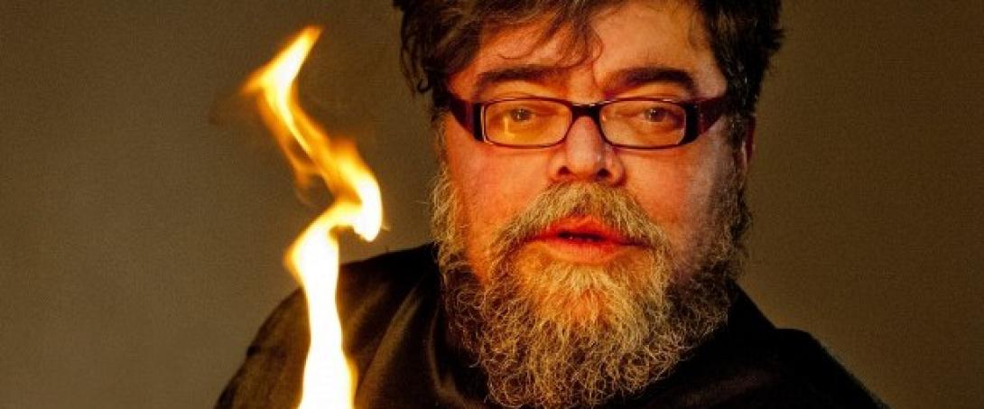 Ο Σταμάτης Κραουνάκης αφηγείται παραμύθια στο Ίδρυμα "Μιχάλης Κακογιάννης"