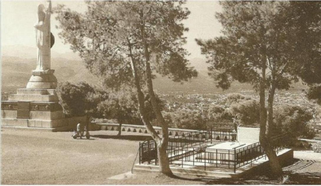 Άγαλμα της θεάς Αθηνάς στα Χανιά