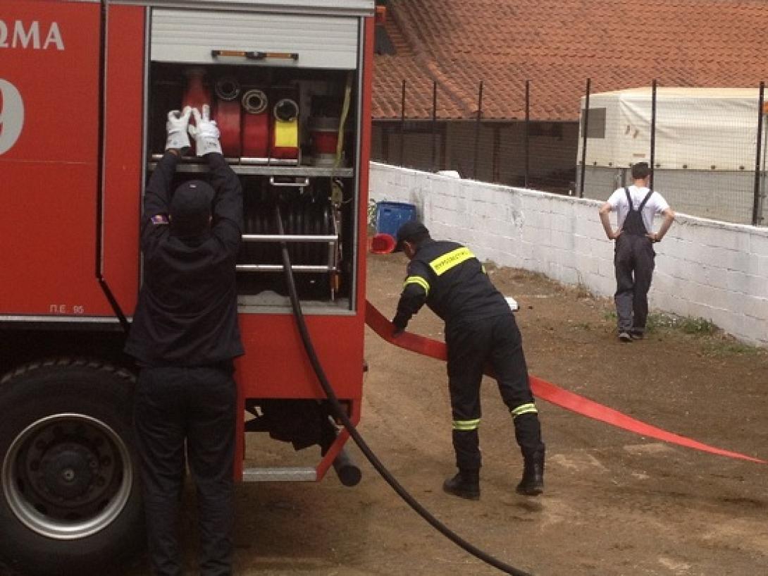 Μεγάλη κινητοποίηση της Πυροσβεστικής για φωτιά σε στάβλο στον Άγιο Σύλλα