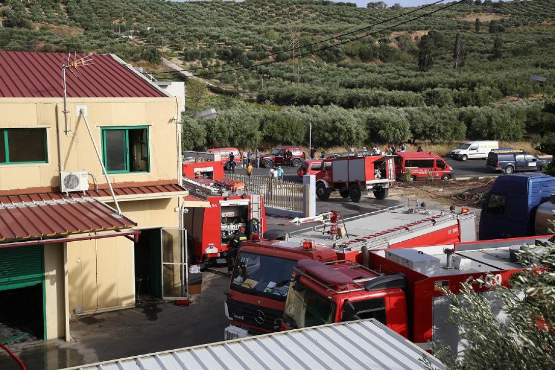 Σοβαρές υλικές ζημιές στην επιχείρηση από τη φωτιά