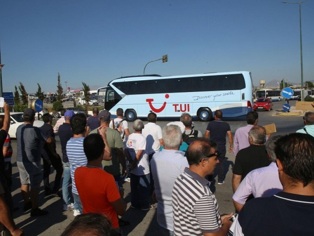 οδηγοί τουριστικών λεωφορείων