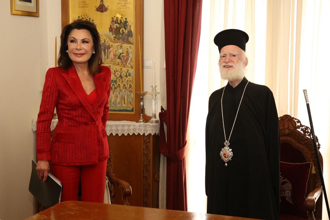 Στα γραφεία της Αρχιεπισκοπής Κρήτης η Γιάννα Αγγελοπούλου Δασκαλάκη